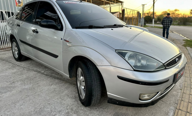 Ford Focus Sedan 2.0 L FC - 2006-0