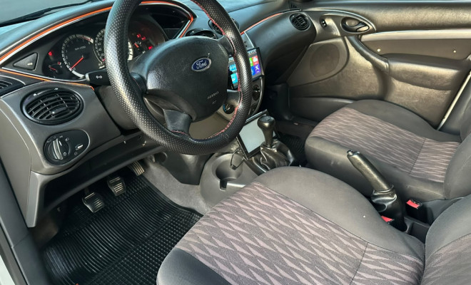Ford Focus Sedan 2.0 L FC - 2006-9