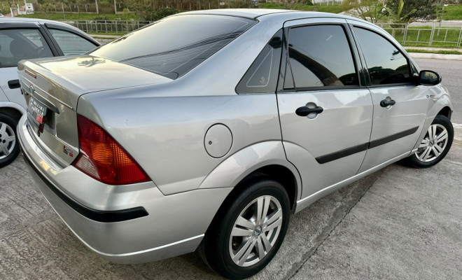 Ford Focus Sedan 2.0 L FC - 2006-2
