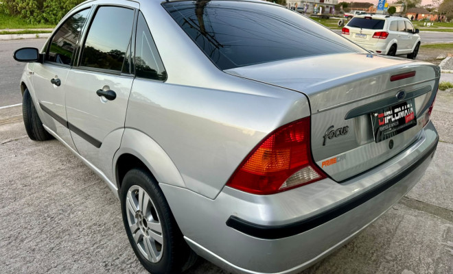 Ford Focus Sedan 2.0 L FC - 2006-3