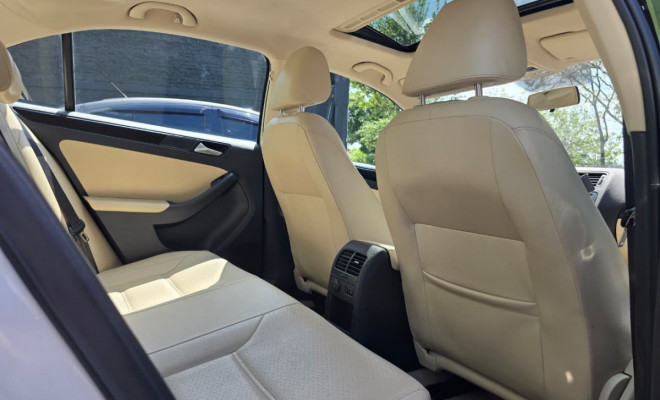 VW - VolksWagen JETTA Comfortline 2.0 T.Flex 8V 4p Tipt. 2014 Flex-10