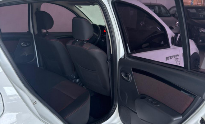 SANDERO STEPWAY 1.6 2014 - Só 102 Mil Km, Completo e com Visual Aventureiro!-9