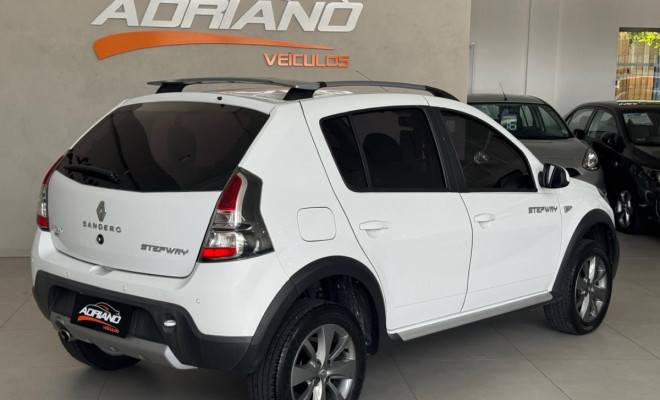SANDERO STEPWAY 1.6 2014 - Só 102 Mil Km, Completo e com Visual Aventureiro!-3