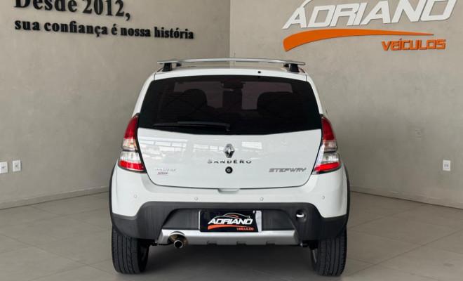 SANDERO STEPWAY 1.6 2014 - Só 102 Mil Km, Completo e com Visual Aventureiro!-1