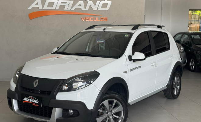 SANDERO STEPWAY 1.6 2014 - Só 102 Mil Km, Completo e com Visual Aventureiro!-2