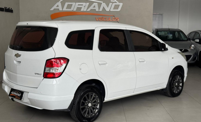SPIN LT 1.8 Aut. 2013 - Automática, Completa e Espaço pra Família Toda!-2