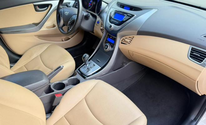 Hyundai Elantra GLS 1.8 16V Aut. 2013 Gasolina-6