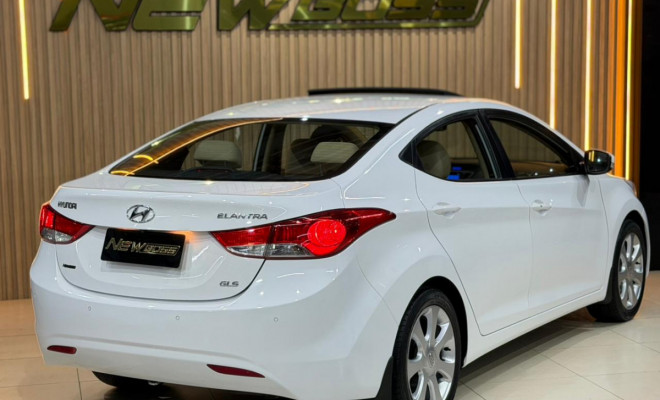 Hyundai Elantra GLS 1.8 16V Aut. 2013 Gasolina-4