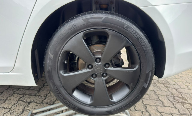 GM - Chevrolet CRUZE LT 1.8 16V FlexPower 4p Mec. 2015 Flex-16