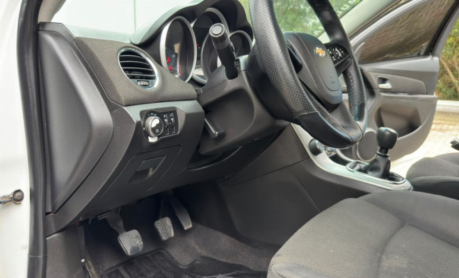 GM - Chevrolet CRUZE LT 1.8 16V FlexPower 4p Mec. 2015 Flex-9