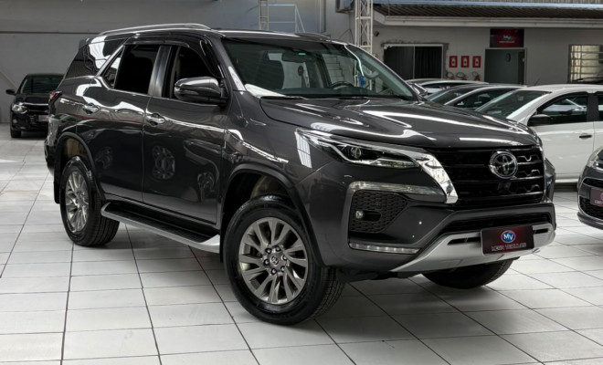 Toyota Hilux SW4 SRX 4x4 2.8 TDI 16V Dies. Aut. 2024 Diesel