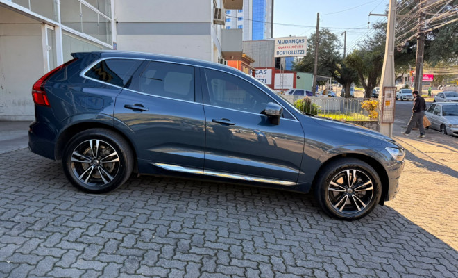 Volvo XC 60 T-8 MOMENTUM 2.0 (Híbrido) 2021 Diesel-0