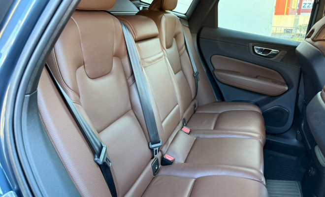 Volvo XC 60 T-8 MOMENTUM 2.0 (Híbrido) 2021 Diesel-9