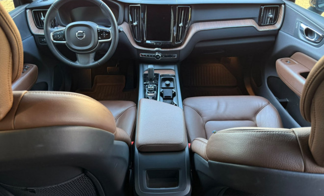 Volvo XC 60 T-8 MOMENTUM 2.0 (Híbrido) 2021 Diesel-8
