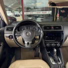 VW - VolksWagen JETTA Highline 2.0 TSI 16V 4p Tiptronic 2013 Flex-5
