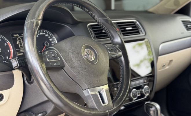 VW - VolksWagen JETTA Highline 2.0 TSI 16V 4p Tiptronic 2013 Flex-1