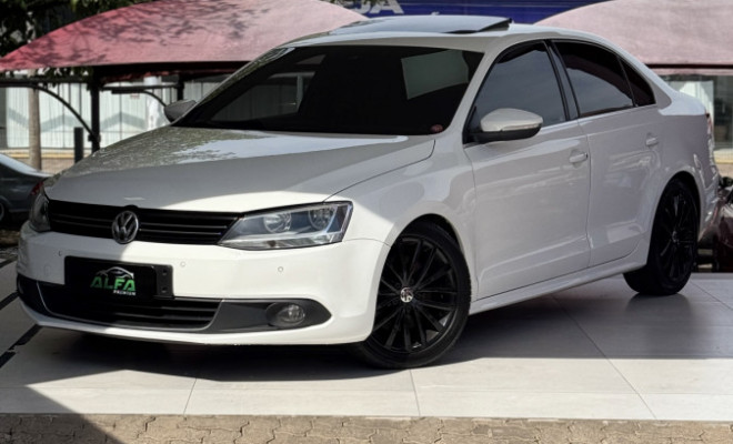 VW - VolksWagen JETTA Highline 2.0 TSI 16V 4p Tiptronic 2013 Flex