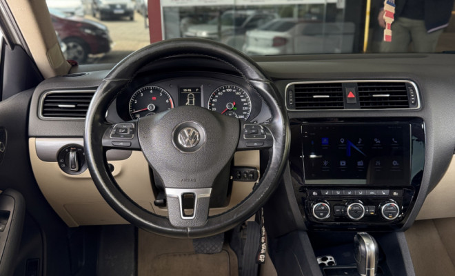 VW - VolksWagen JETTA Highline 2.0 TSI 16V 4p Tiptronic 2013 Flex-5