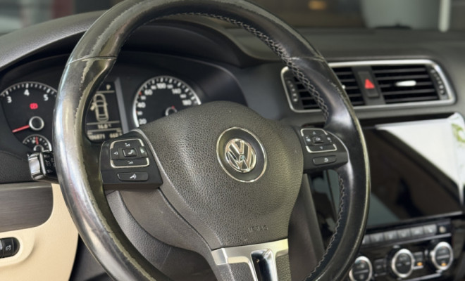 VW - VolksWagen JETTA Highline 2.0 TSI 16V 4p Tiptronic 2013 Flex-2