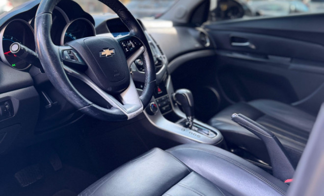 GM - Chevrolet CRUZE HB Sport LT 1.8 16V FlexP. 5p Aut 2016 Flex-4