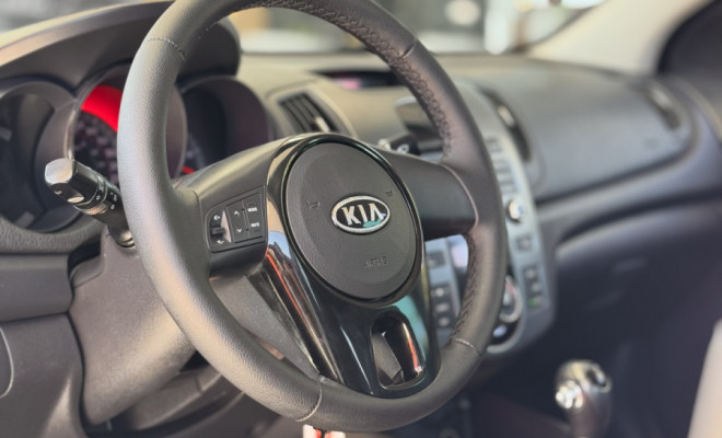 Kia Motors Cerato 1.6 16V Aut. 2013 Flex-7
