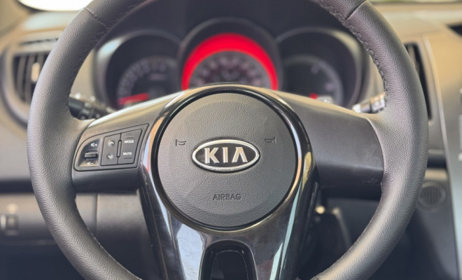 Kia Motors Cerato 1.6 16V Aut. 2013 Flex-11
