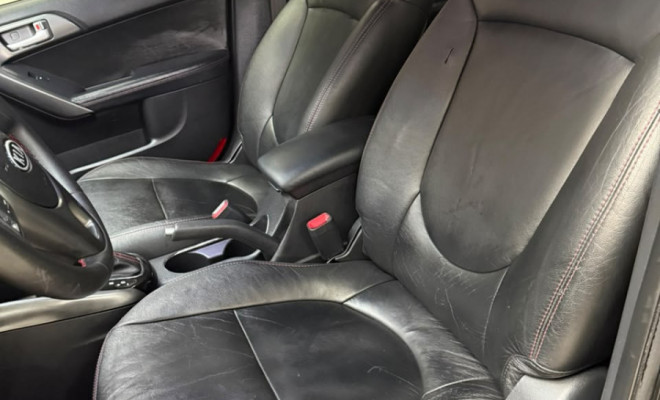 Kia Motors Cerato 1.6 16V Aut. 2011 Gasolina-13