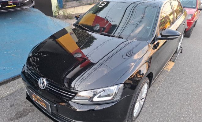 VW - VolksWagen JETTA Highline 2.0 TSI 16V 4p Tiptronic 2013 Flex-15