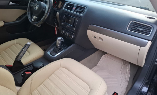 VW - VolksWagen JETTA Highline 2.0 TSI 16V 4p Tiptronic 2013 Flex-10