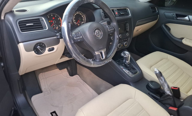 VW - VolksWagen JETTA Highline 2.0 TSI 16V 4p Tiptronic 2013 Flex-7