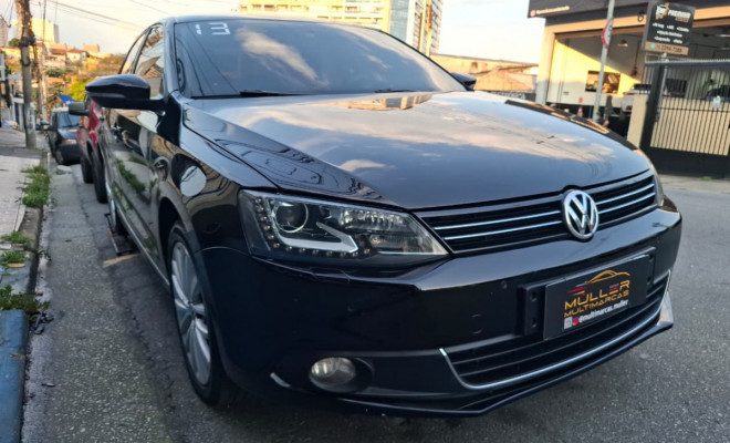 VW - VolksWagen JETTA Highline 2.0 TSI 16V 4p Tiptronic 2013 Flex-1