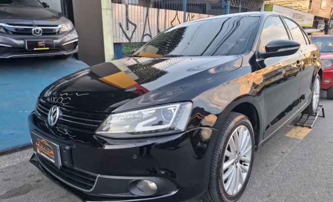 VW - VolksWagen JETTA Highline 2.0 TSI 16V 4p Tiptronic 2013 Flex