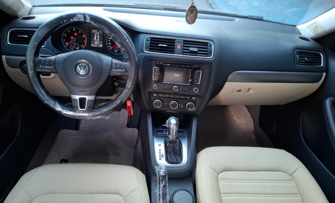 VW - VolksWagen JETTA Highline 2.0 TSI 16V 4p Tiptronic 2013 Flex-8