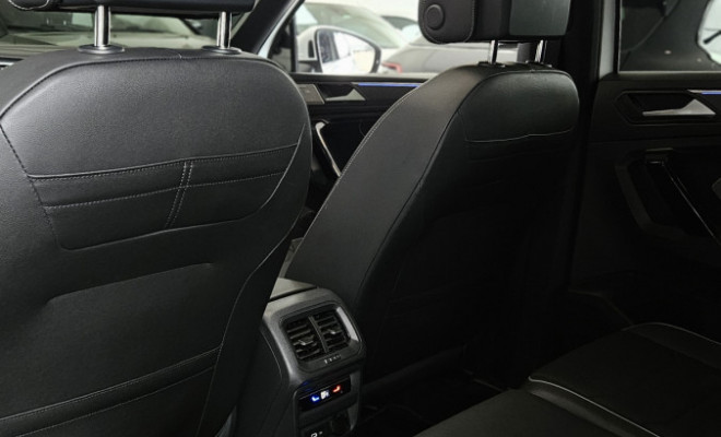 VW - VolksWagen TIGUAN Allspac R-Line 300 TSI 2.0  2025 Gasolina-13