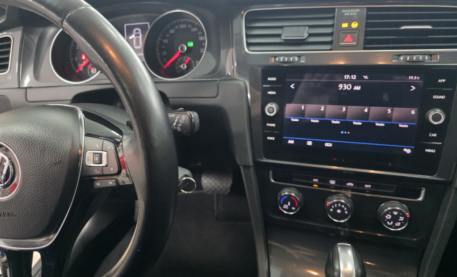 VW - VolksWagen Golf Comfort. 200 TSI 1.0 Flex 12V Aut. 2018 Flex-9