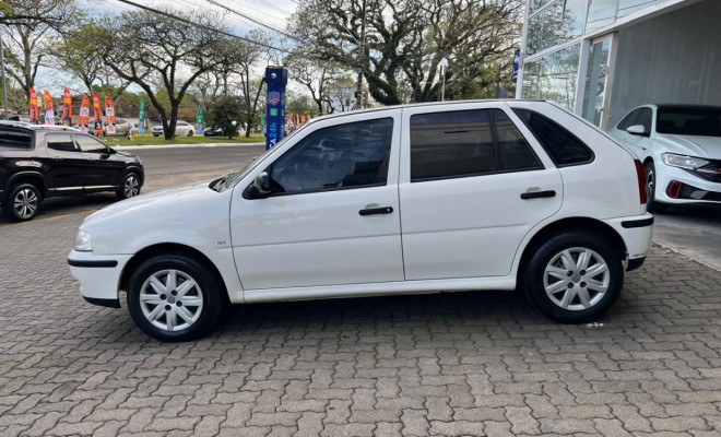 VW - VolksWagen Gol 1.0 Power 16v 76cv 4p 2002 Gasolina-4