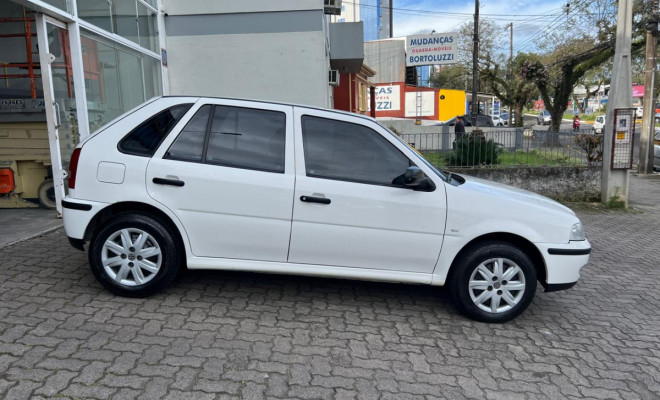 VW - VolksWagen Gol 1.0 Power 16v 76cv 4p 2002 Gasolina-0