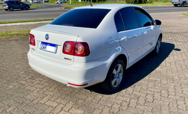 VW - Polo Sedan 1.6 Mi 8V - 2014-2