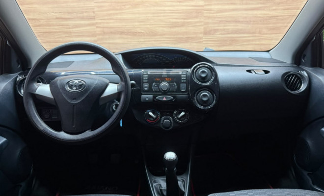 Toyota ETIOS XS 1.5 Flex 16V 5p Mec. 2014-4