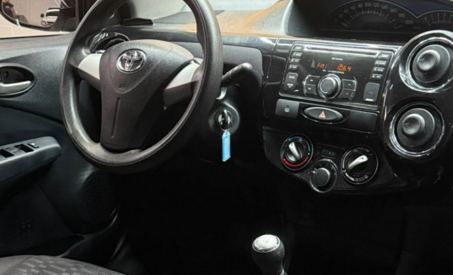 Toyota ETIOS XS 1.5 Flex 16V 5p Mec. 2014-7