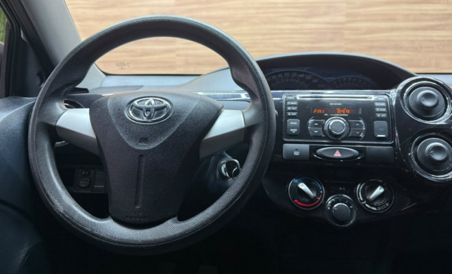 Toyota ETIOS XS 1.5 Flex 16V 5p Mec. 2014-6