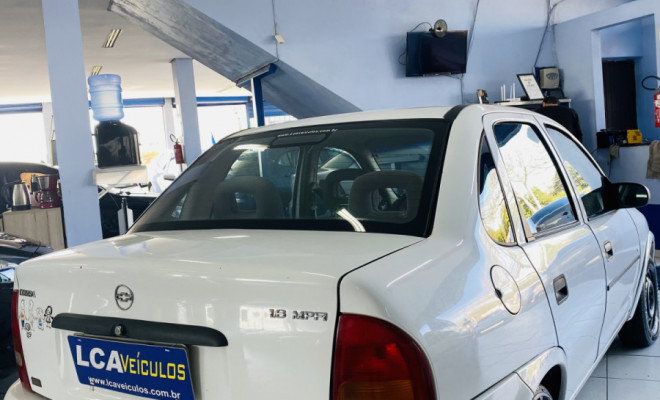 GM - Chevrolet Corsa Sedan GL 1.6  MPFI 4p 1997 Gasolina-4