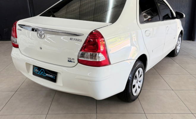 Toyota ETIOS XLS Sedan 1.5 Flex 16V 4p Mec. 2014 Flex-8