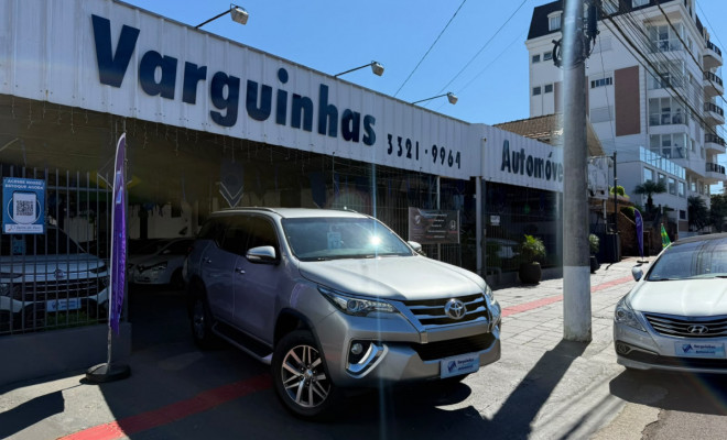 Toyota Hilux SW4 SRX 4x4 2.8 TDI 16V Dies. Aut. 2017 Diesel-2