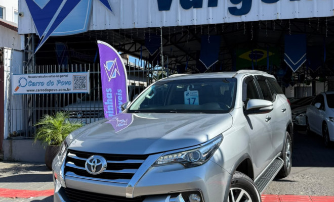 Toyota Hilux SW4 SRX 4x4 2.8 TDI 16V Dies. Aut. 2017 Diesel-0