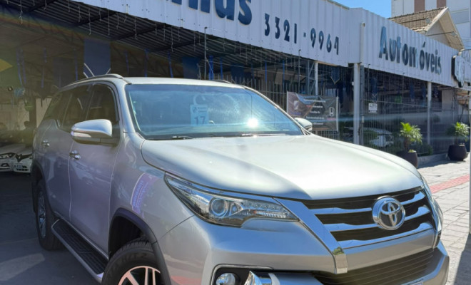 Toyota Hilux SW4 SRX 4x4 2.8 TDI 16V Dies. Aut. 2017 Diesel-3