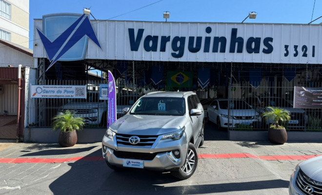 Toyota Hilux SW4 SRX 4x4 2.8 TDI 16V Dies. Aut. 2017 Diesel