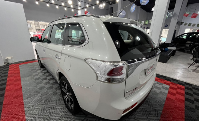 Mitsubishi OUTLANDER 3.0/ GT 3.0 V6 Aut. 2014 Gás-2