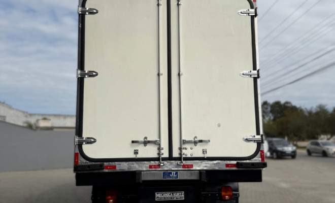 VOLKSWAGEN 24-250 E Constellation 3-Eixos 2p (diese 2012 Diesel-4