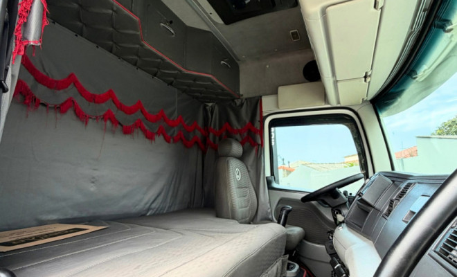VOLKSWAGEN 24-250 E Constellation 3-Eixos 2p (diese 2012 Diesel-11